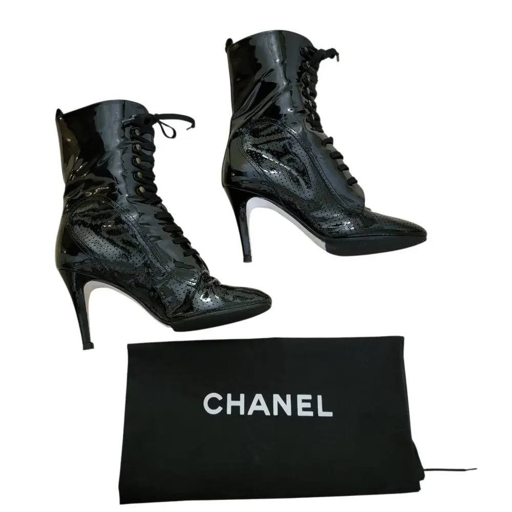 Chanel Ankle Boots Vintage Patent Leather Black Logo CC Lace-Up Heels IT 37.5 7
